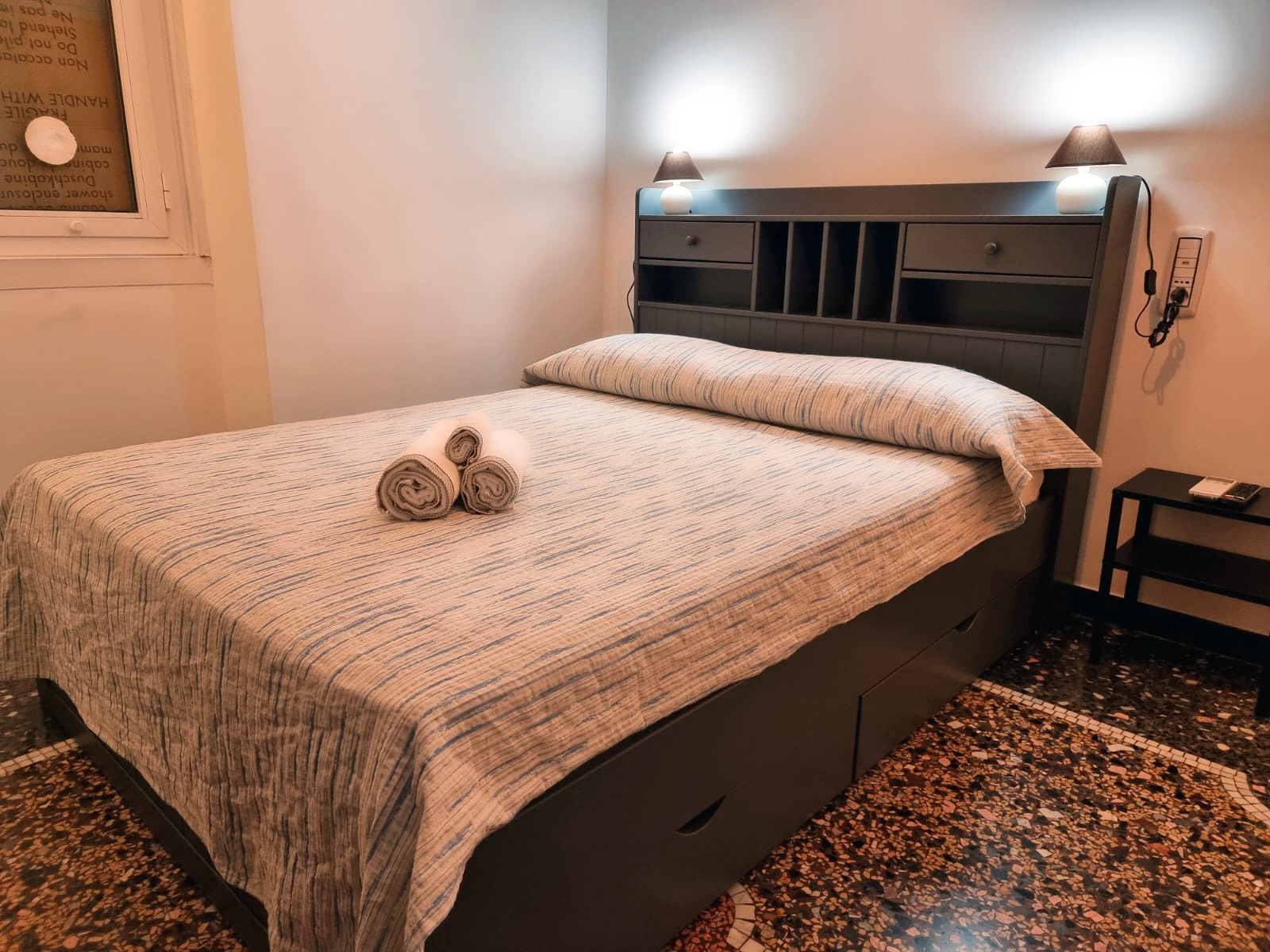 Camera dell’appartamento nella galleria ufficiale House LeoMar